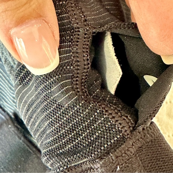 Lululemon Run For Gold Black Tank Built-In Bra with removable pads Size 4 - Picture 14 of 16